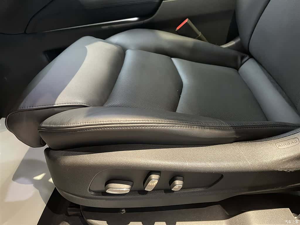 Cadillac XT5, 2016 10