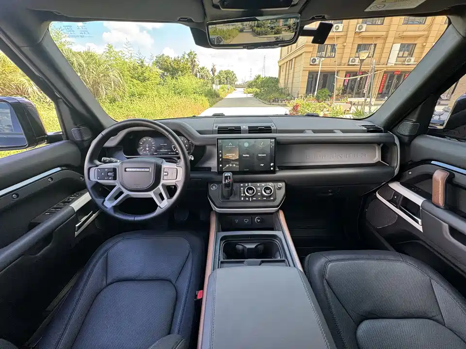 Land Rover guard