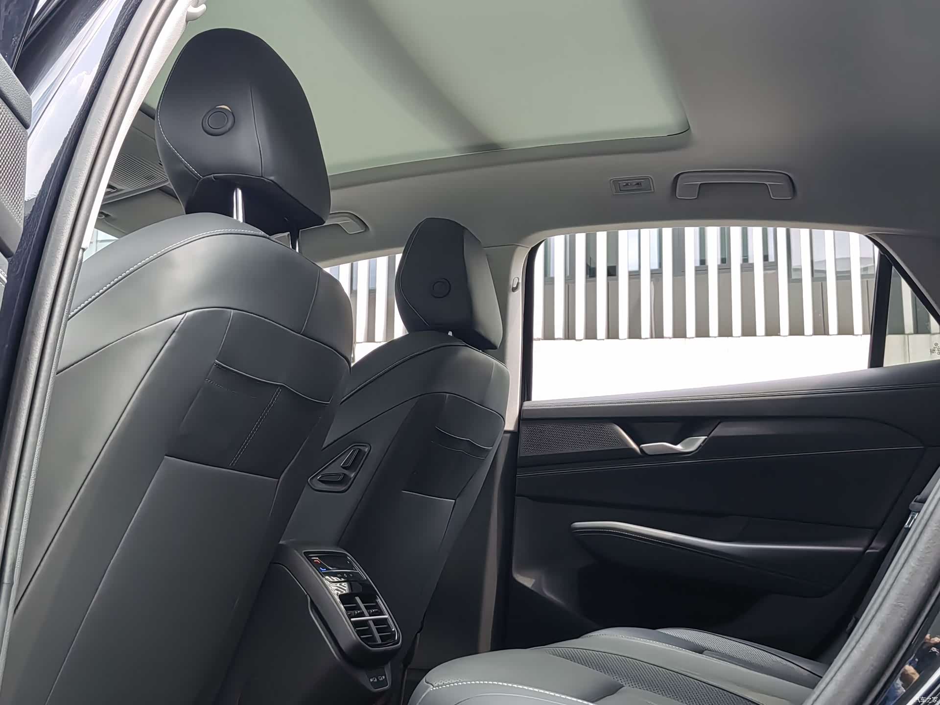 Volkswagen Passat, 2025 16