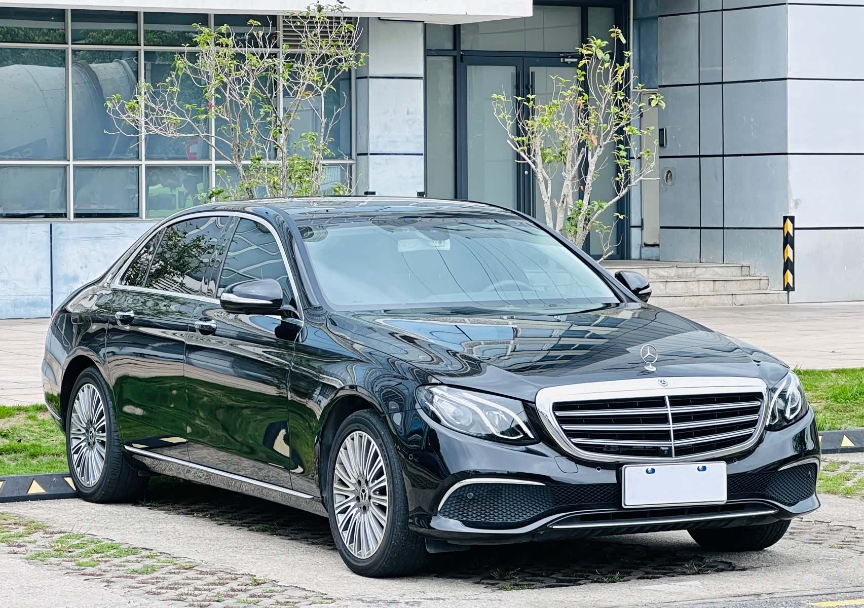 Mercedes-Benz E-Class, 2020 3