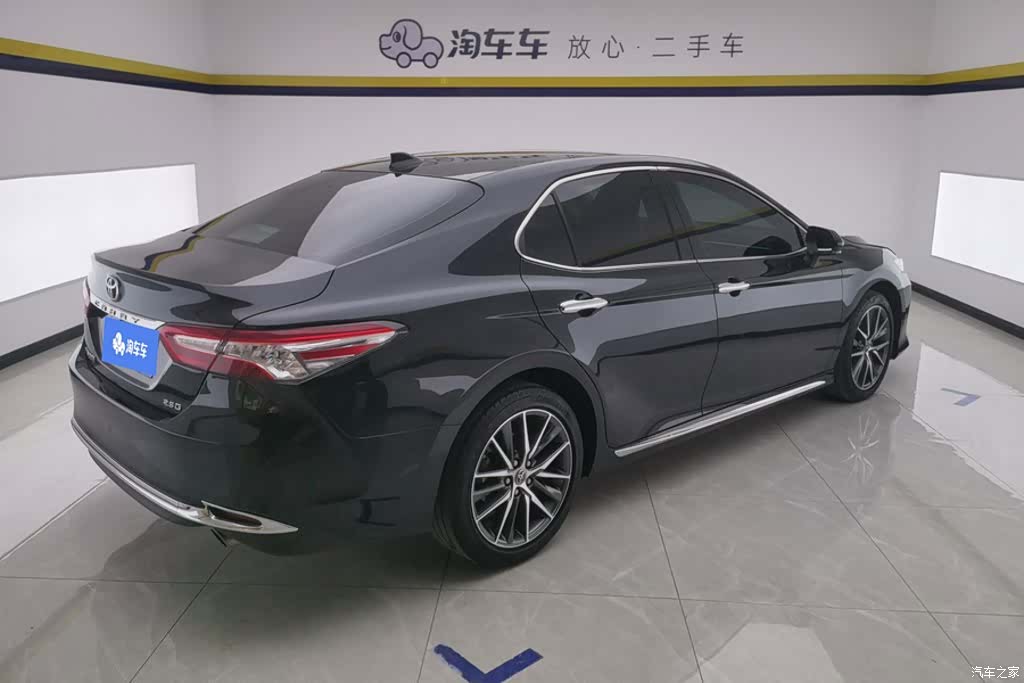Toyota Camry, 2023 3