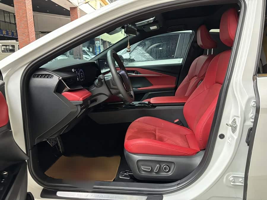 Toyota Camry 2024, фото 13
