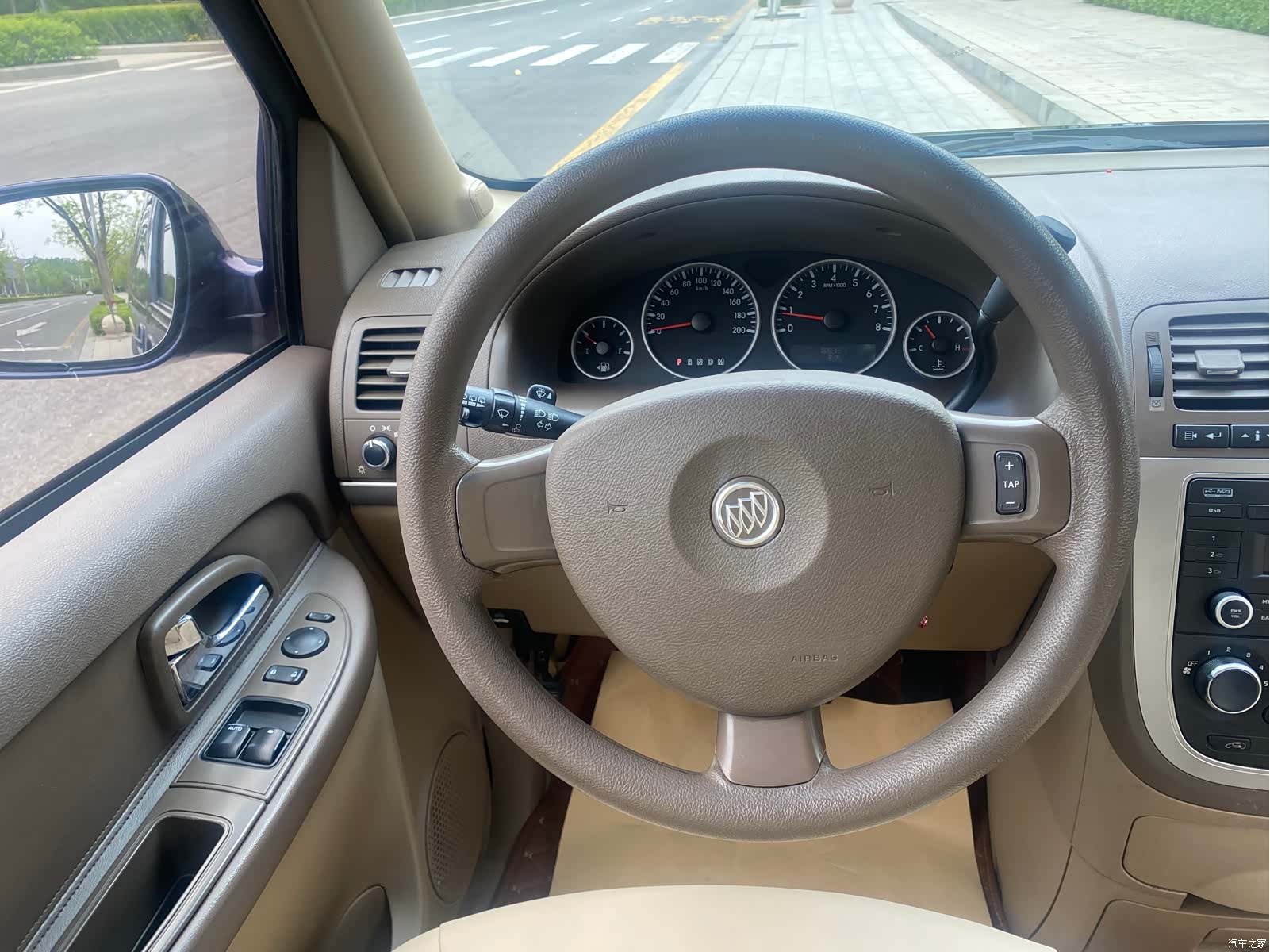 Buick GL8, 2013 8
