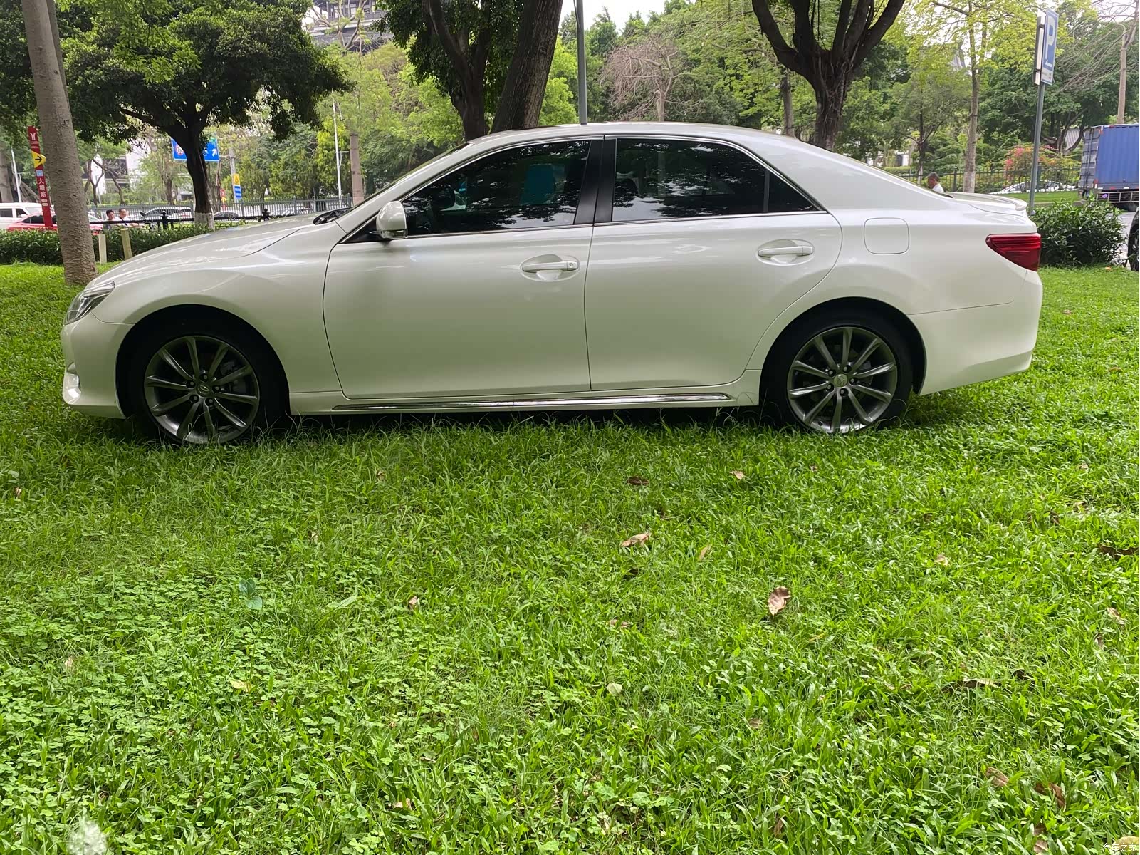 Toyota 2.5V, 2016 19