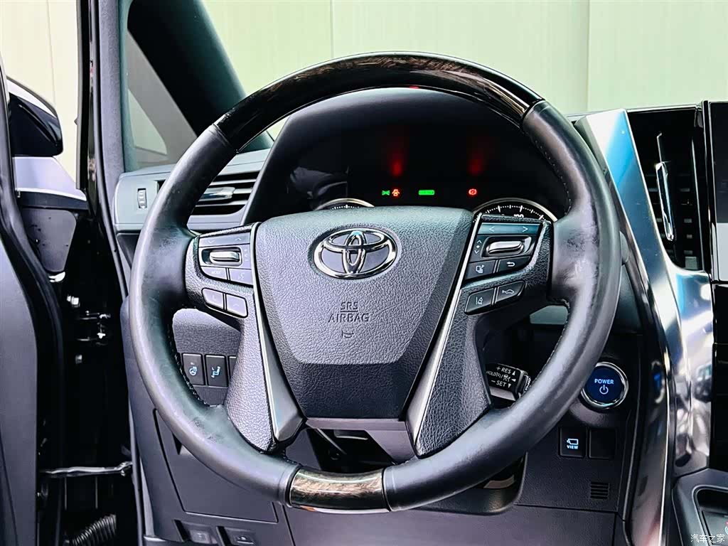 Toyota Vellfire, 2021 10