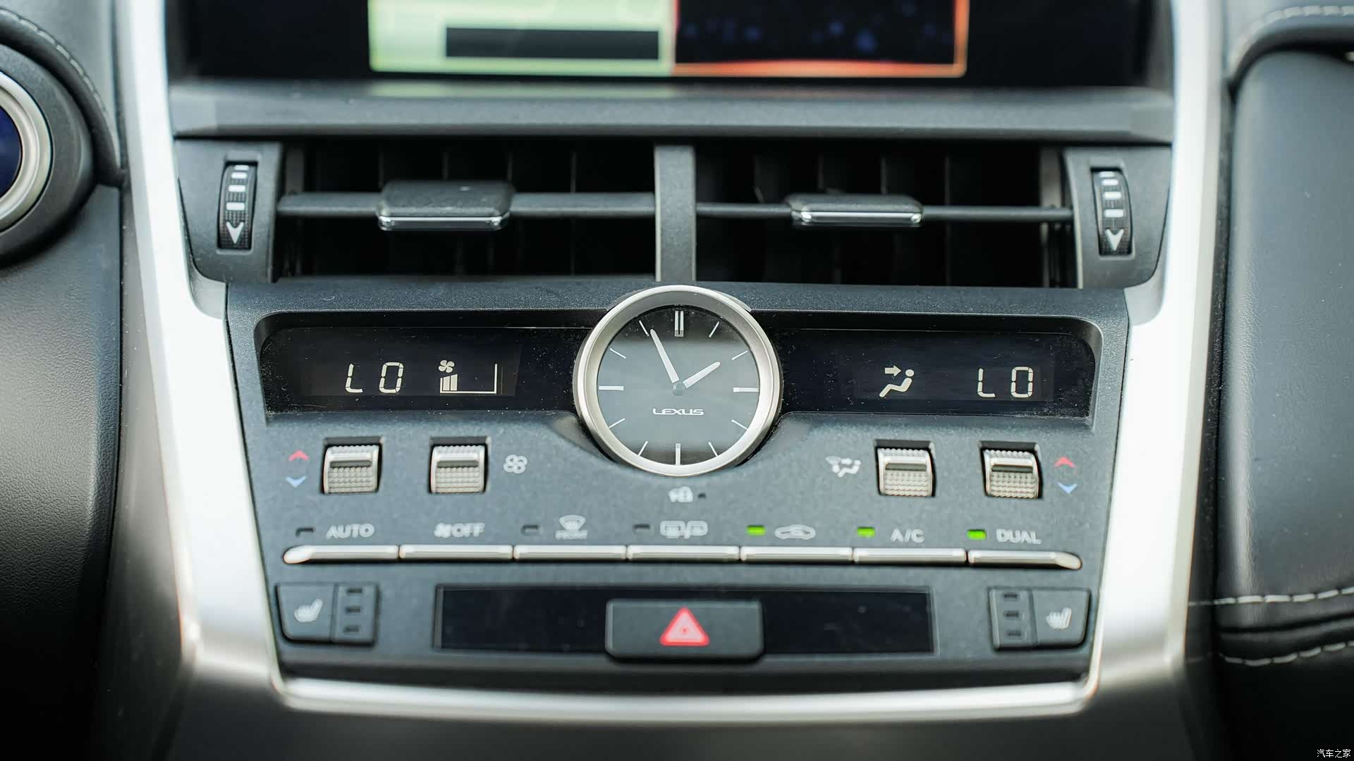 Lexus NX, 2019 18