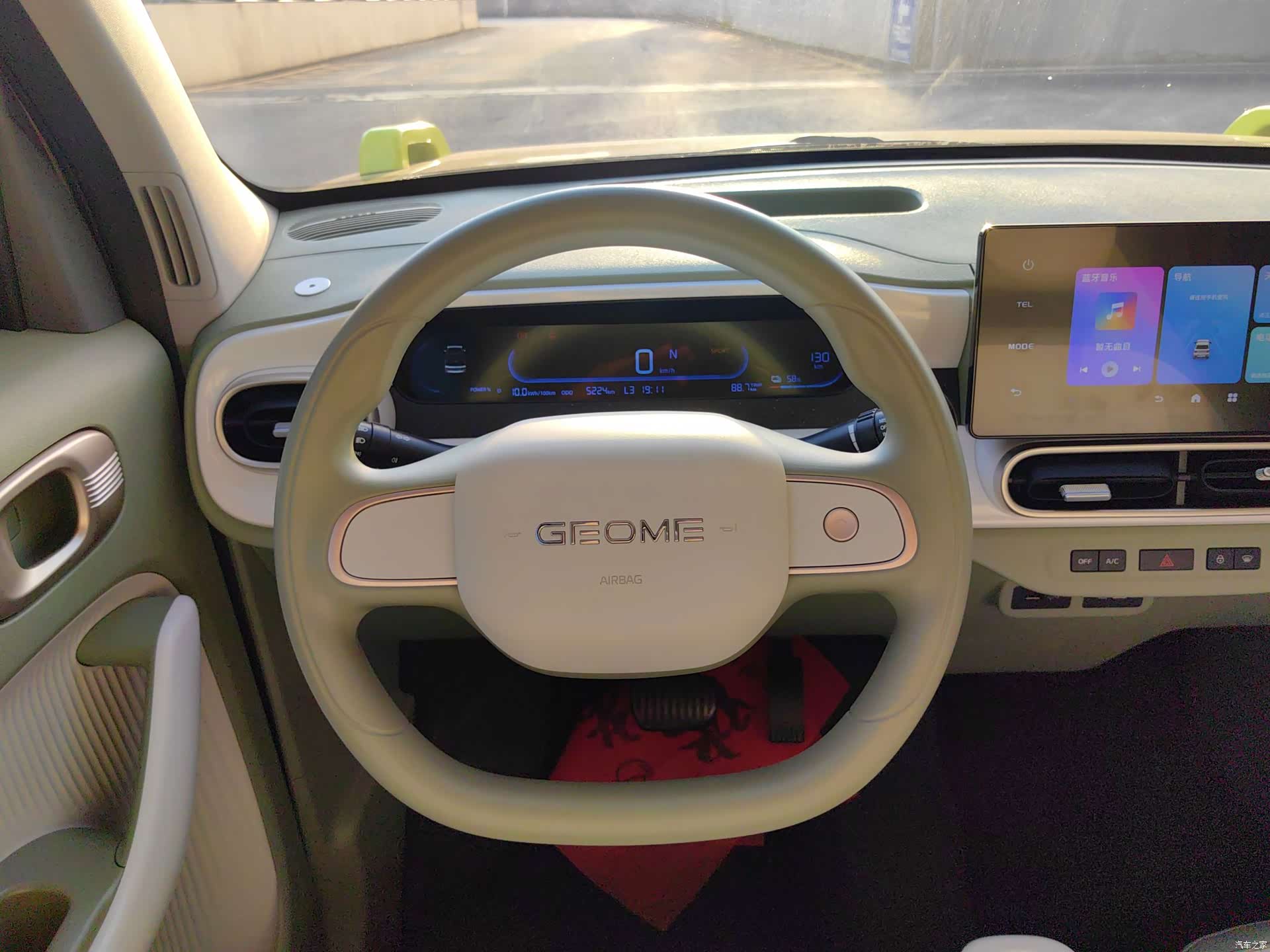 Geely Panda, 2025 10