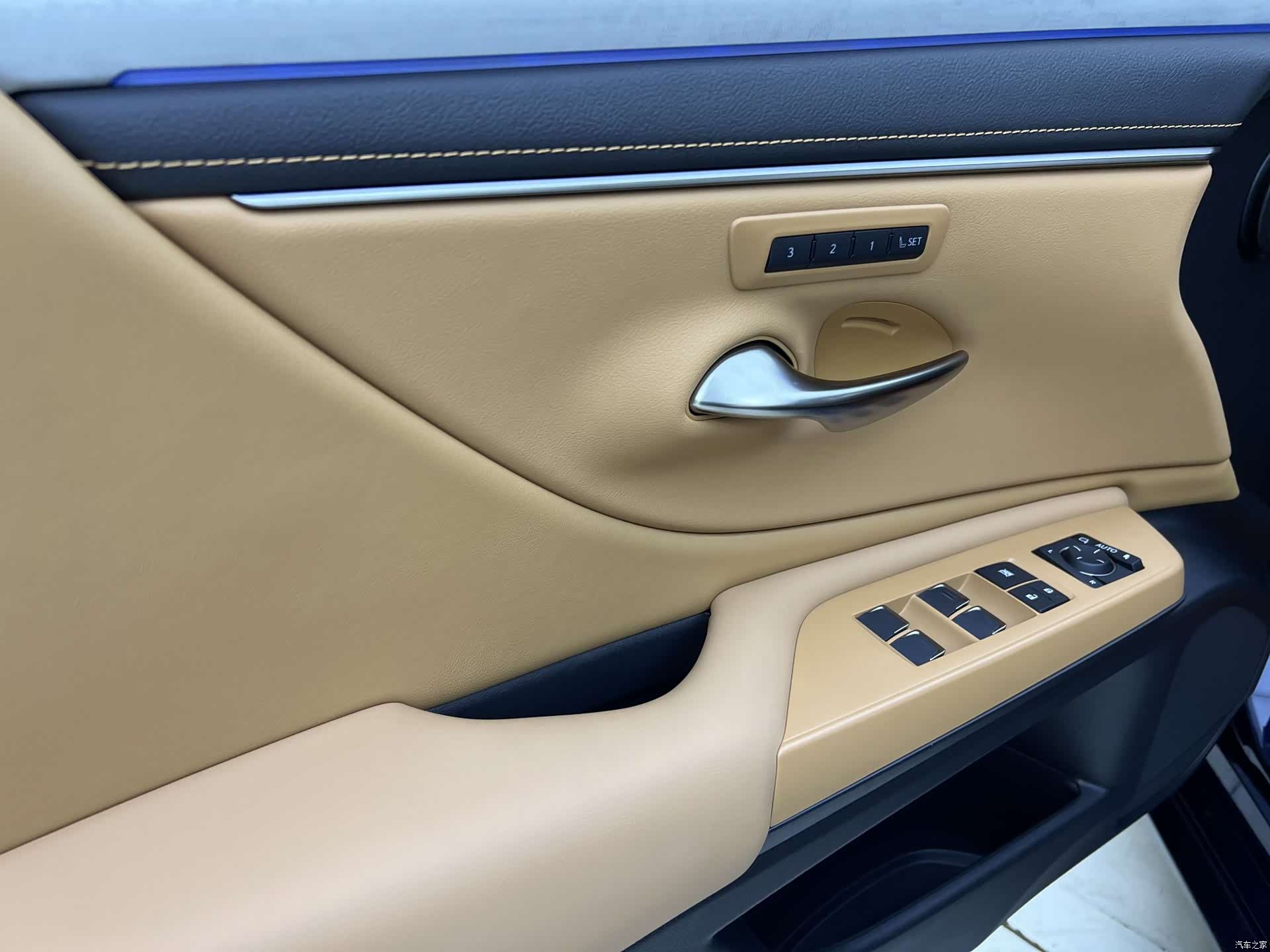 Lexus ES, 2025 11