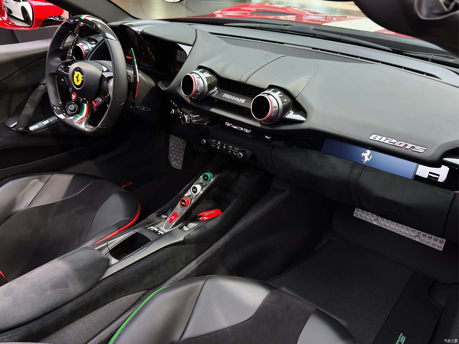 Ferrari 812, 2024 18