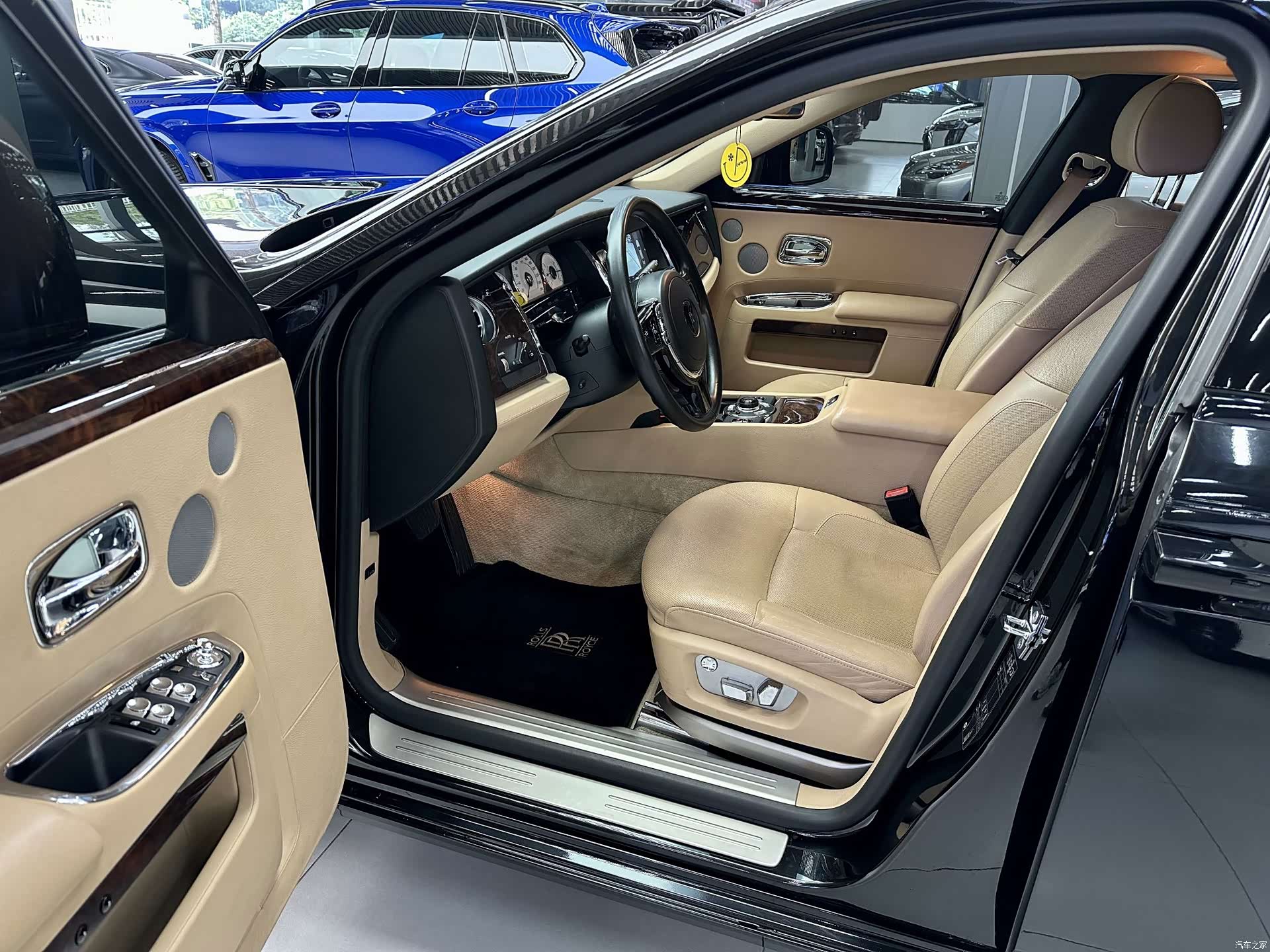 Rolls-Royce Ghost, 2013 все фото