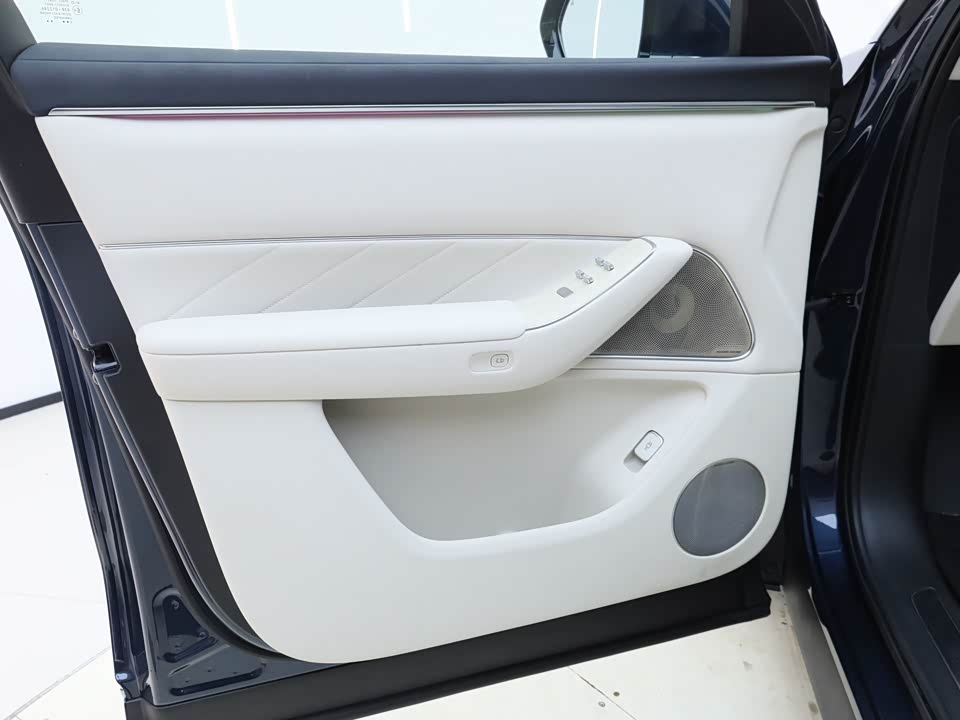 AITO Ask the world M8