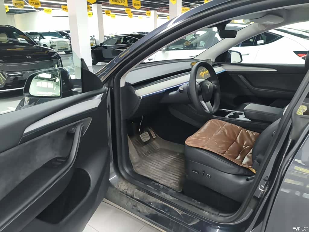 Tesla Model Y, 2024 16
