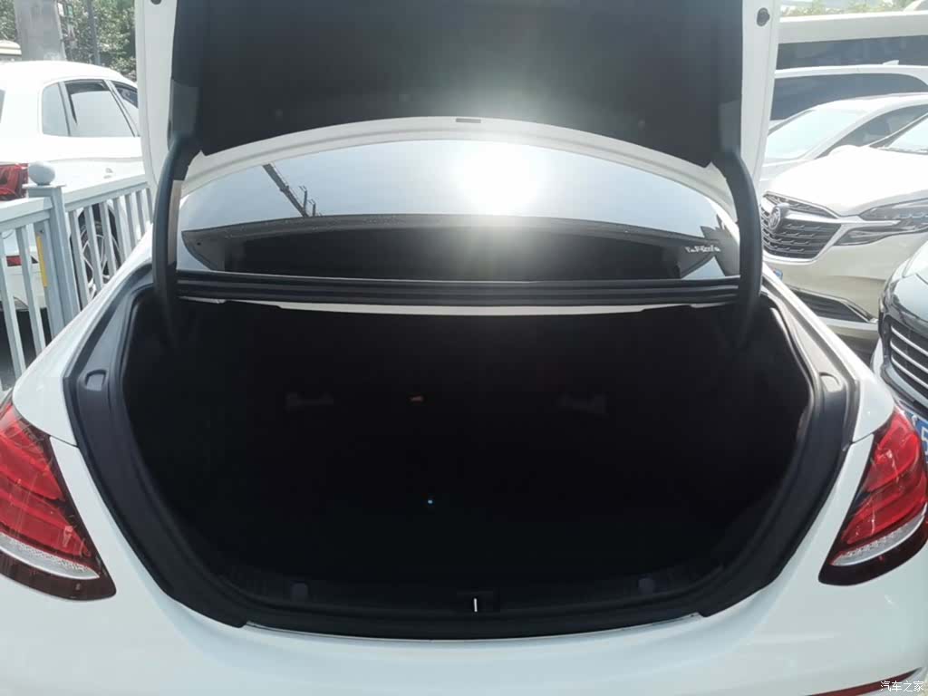 Mercedes-Benz E-Class, 2019 19