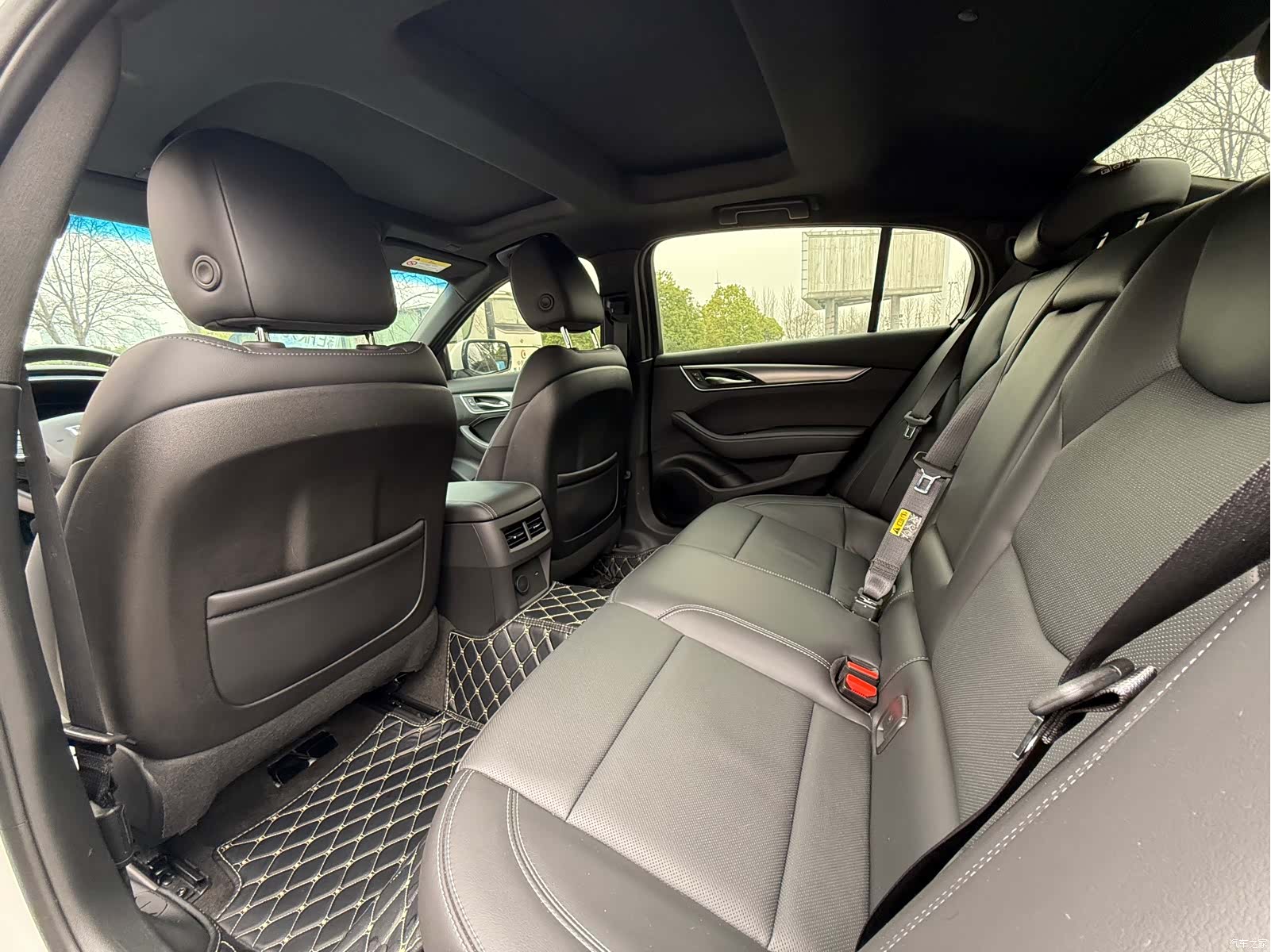 Cadillac CT5, 2022 все фото