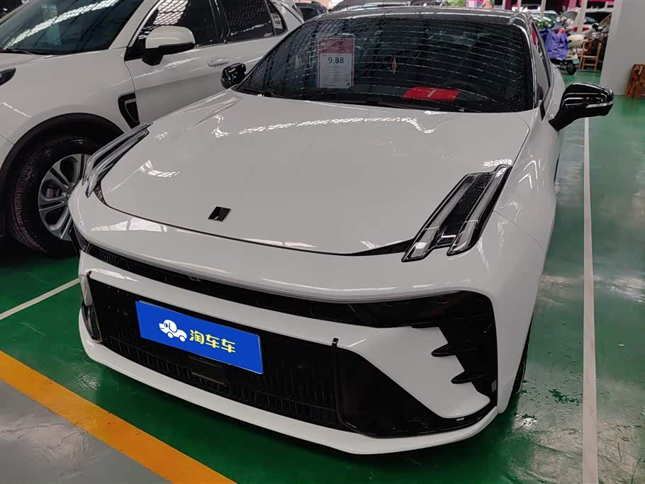 Lynk & Co 03
