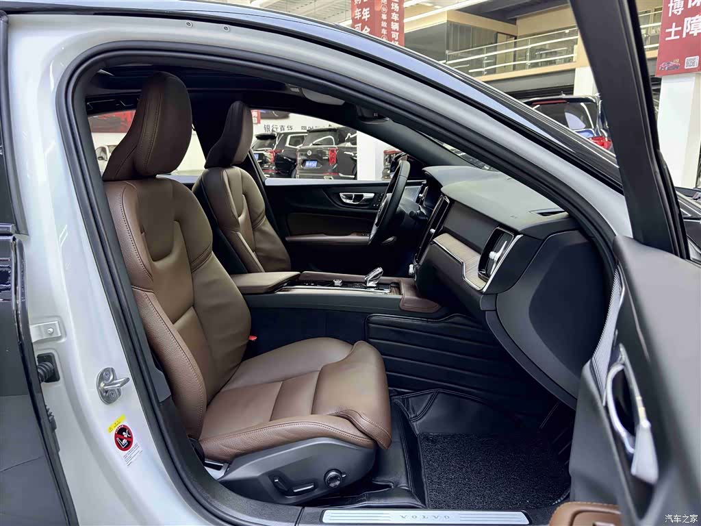 Volvo S60, 2022 все фото