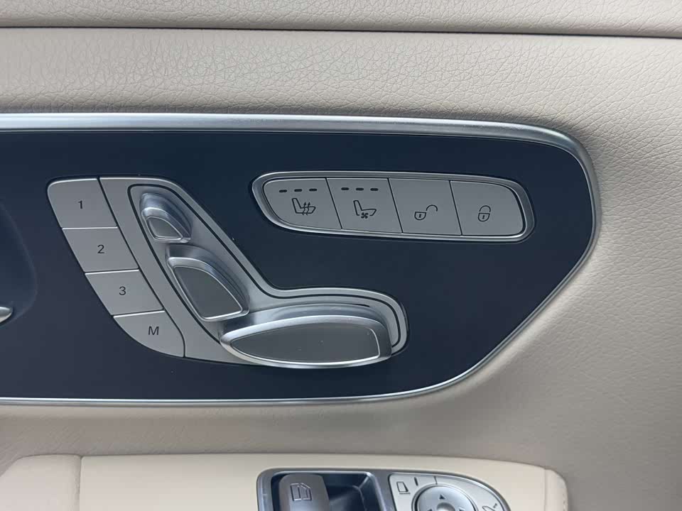 Mercedes-Benz V-class