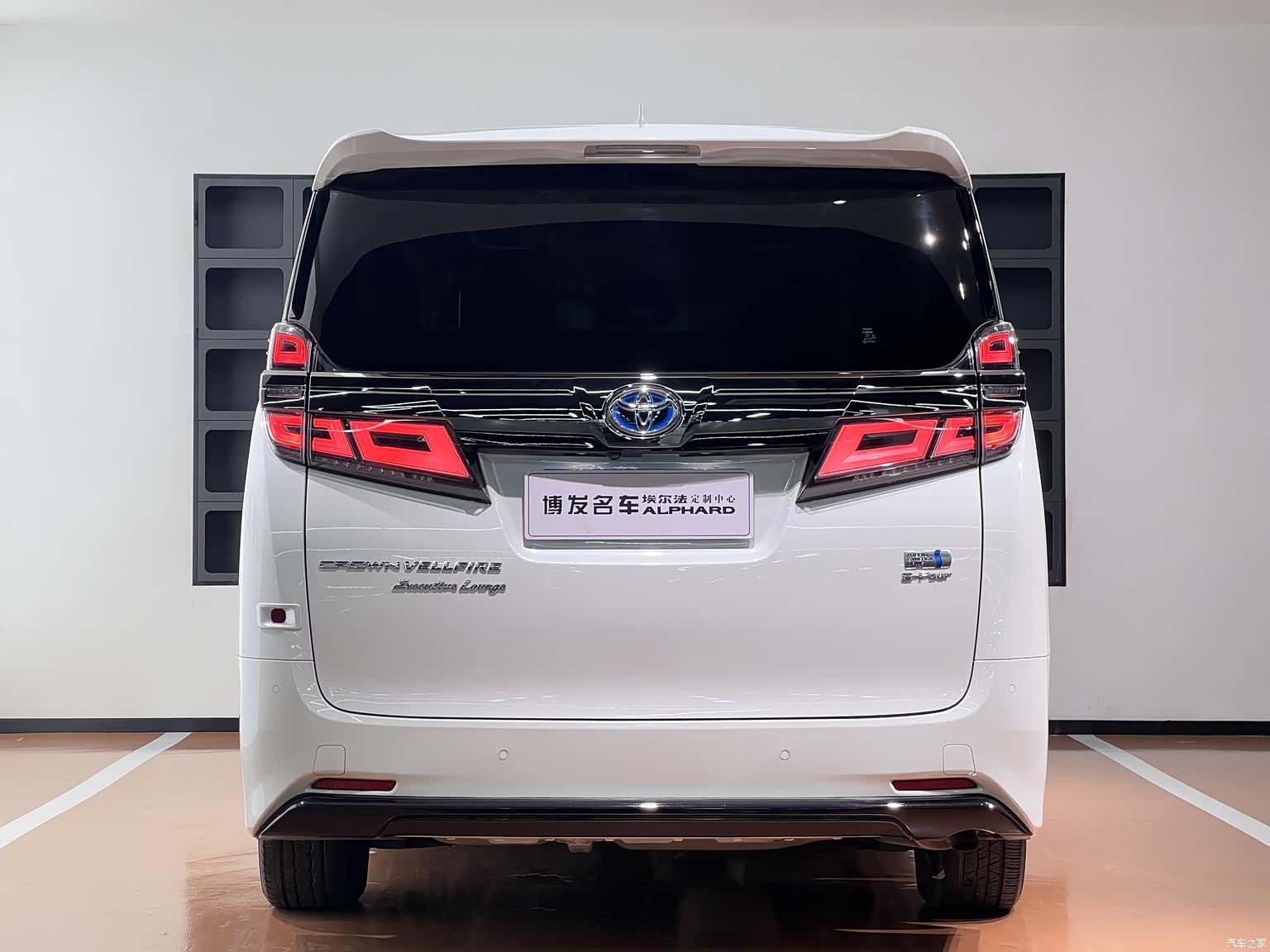 Toyota Vellfire, 2022 все фото