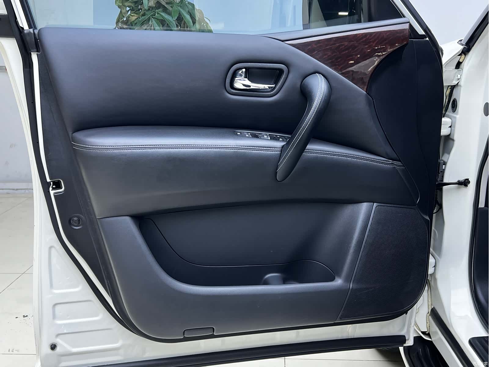 Nissan Patrol, 2017 10