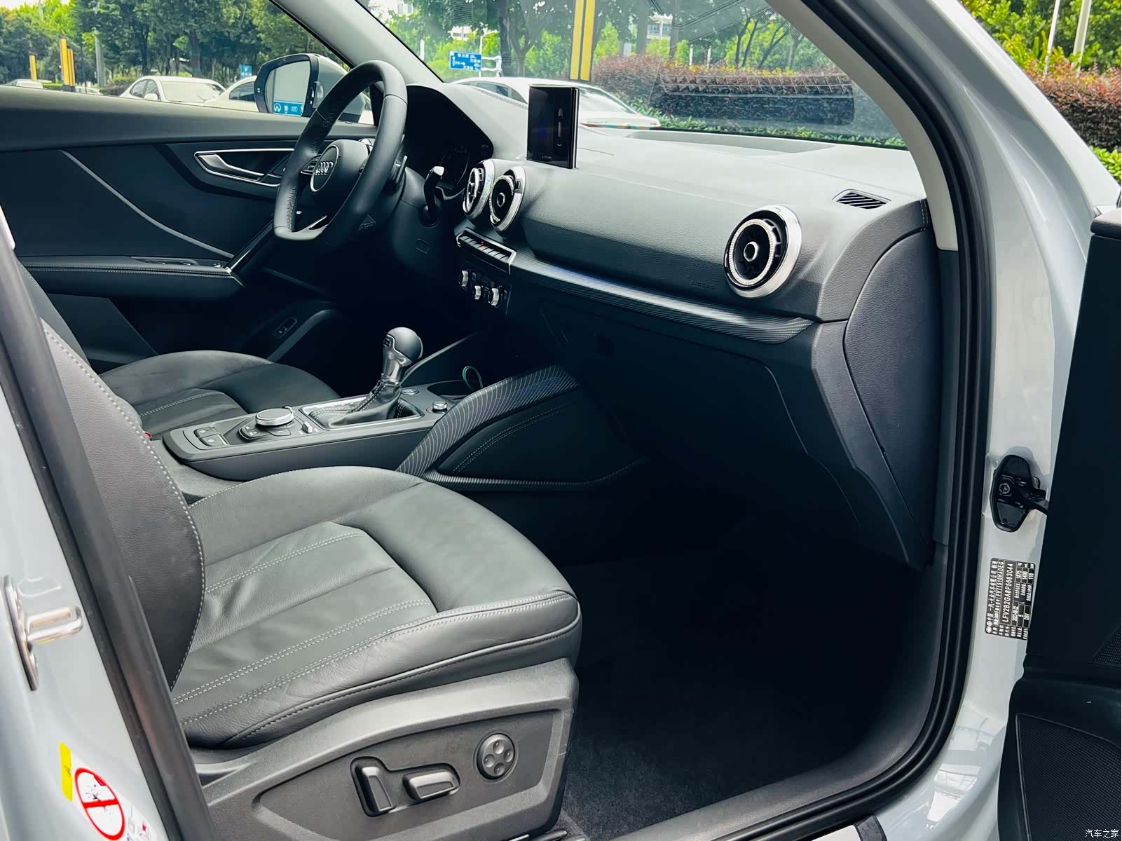 Audi Q2L, 2023 8