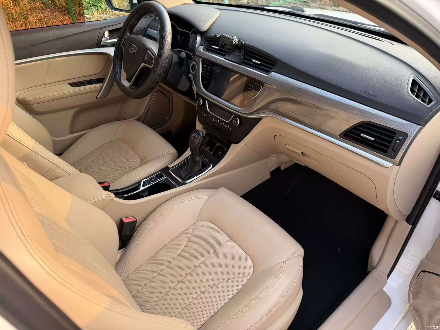 Geely Emgrand, 2017 10