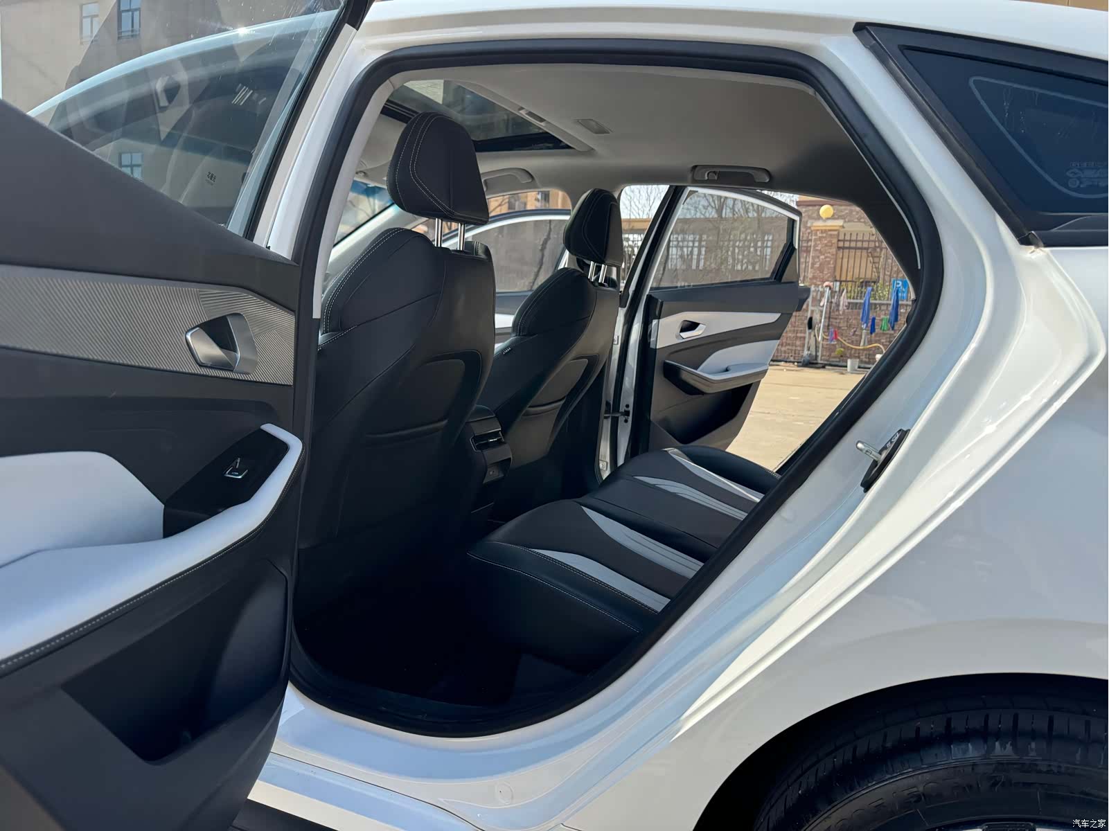 Geely Binray, 2025 17