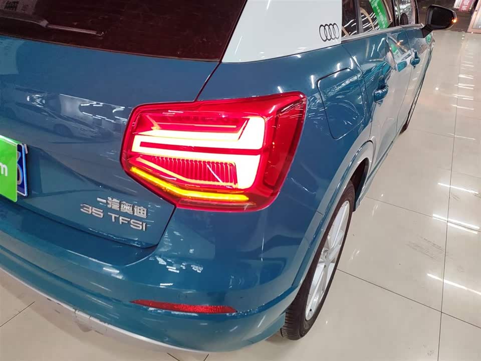 Audi Q2L