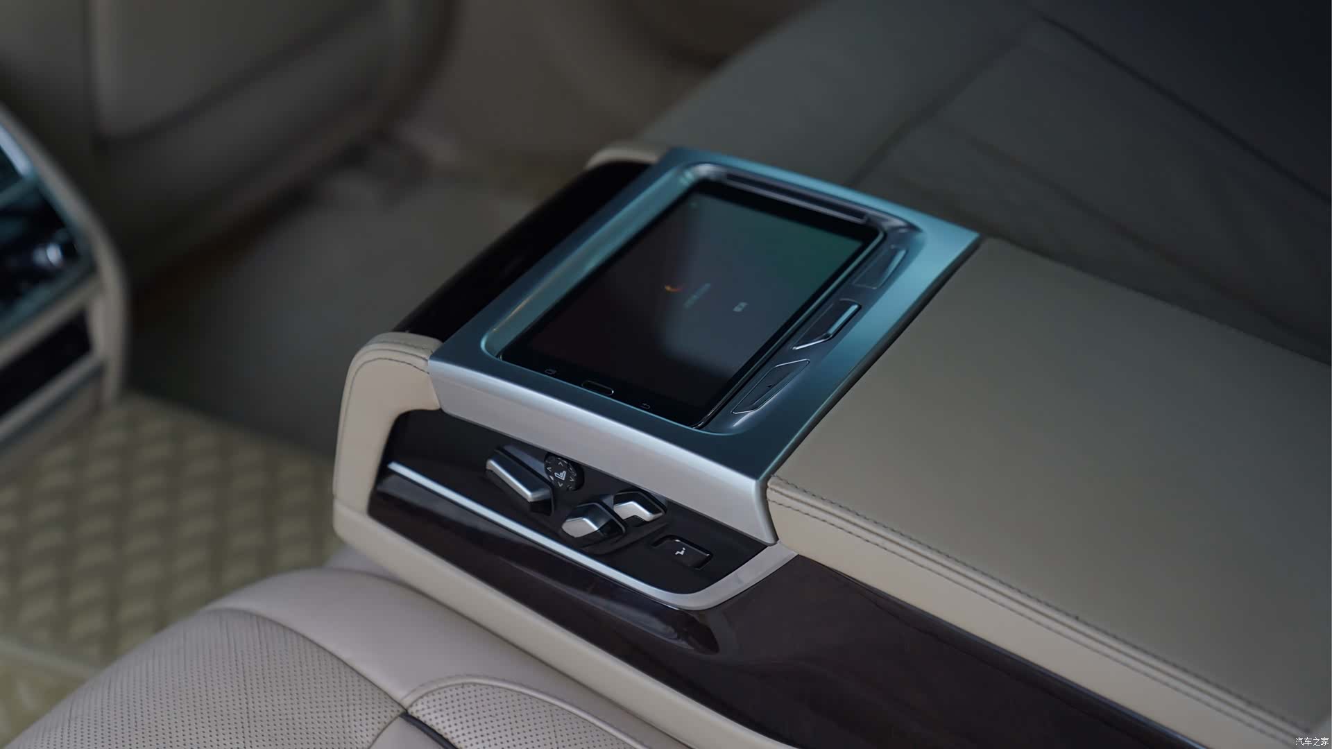 BMW 7 Series, 2015 11