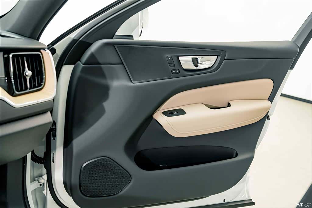 Volvo XC60, 2026 13