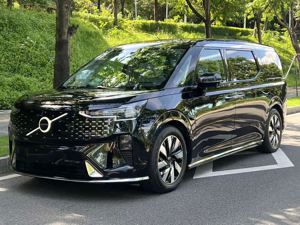 Volvo EM90