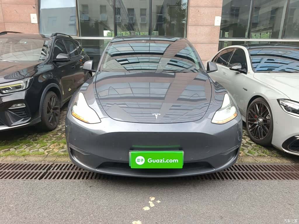 Tesla Model Y, 2021 3