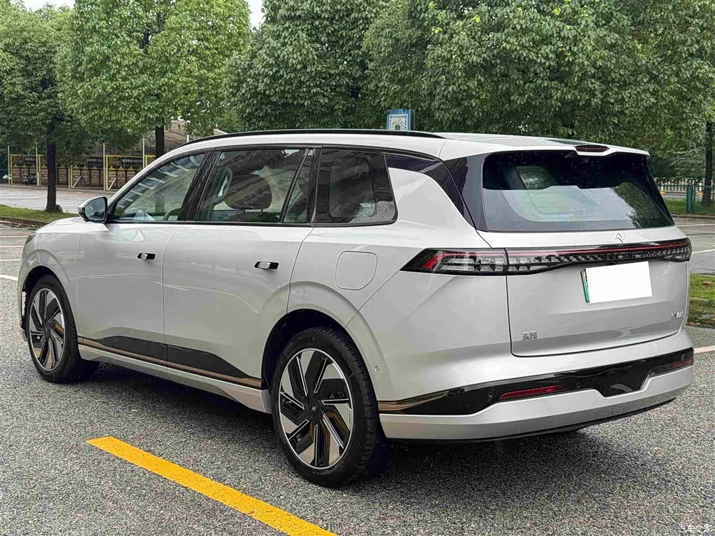 DongFeng eπ008, 2025 13