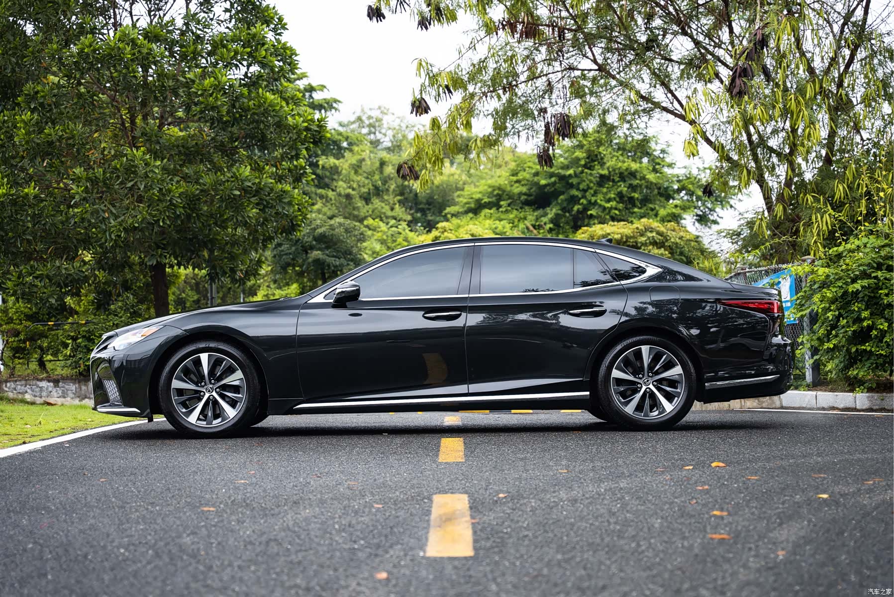 Lexus LS, 2023 4