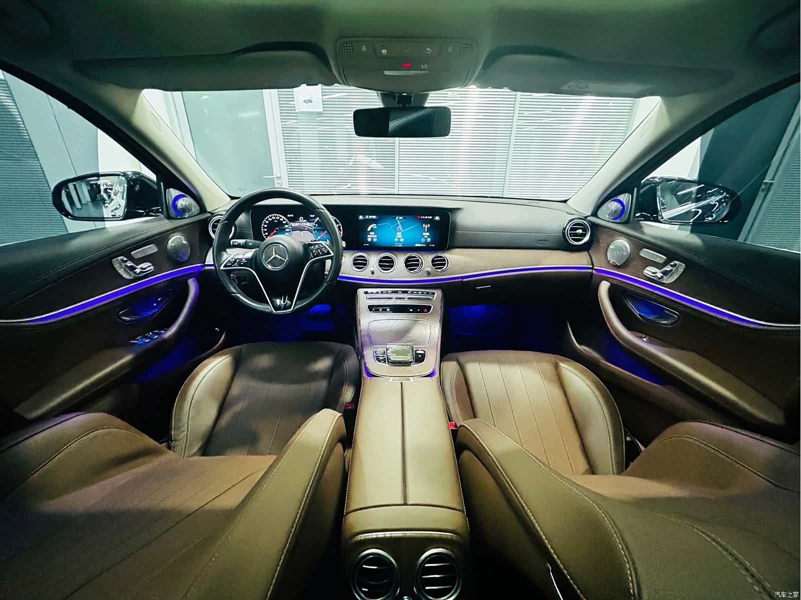 Mercedes-Benz E-Class, 2023 14