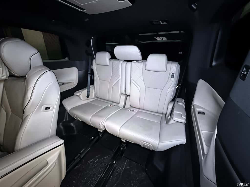Toyota Alphard, 2024 12