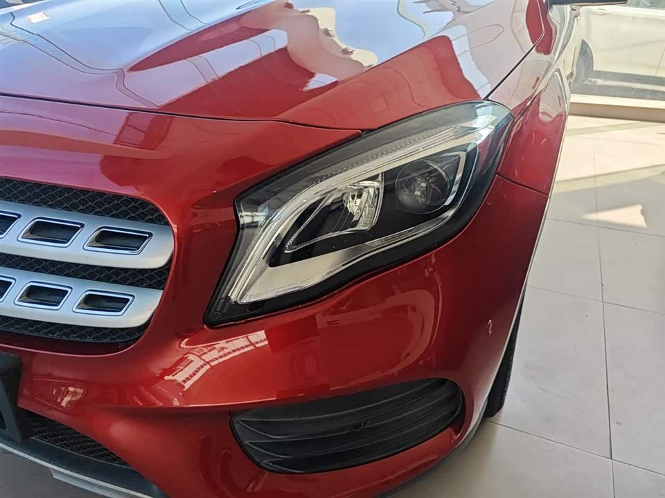 Mercedes-Benz GLA
