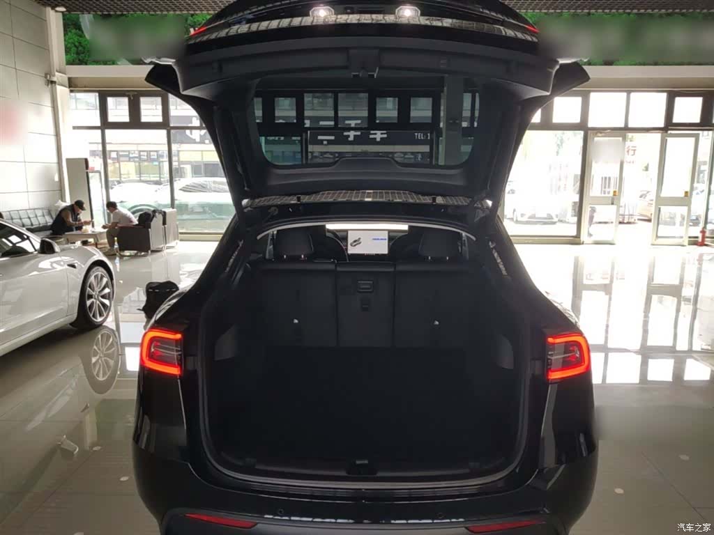 Tesla Model Y, 2024 19