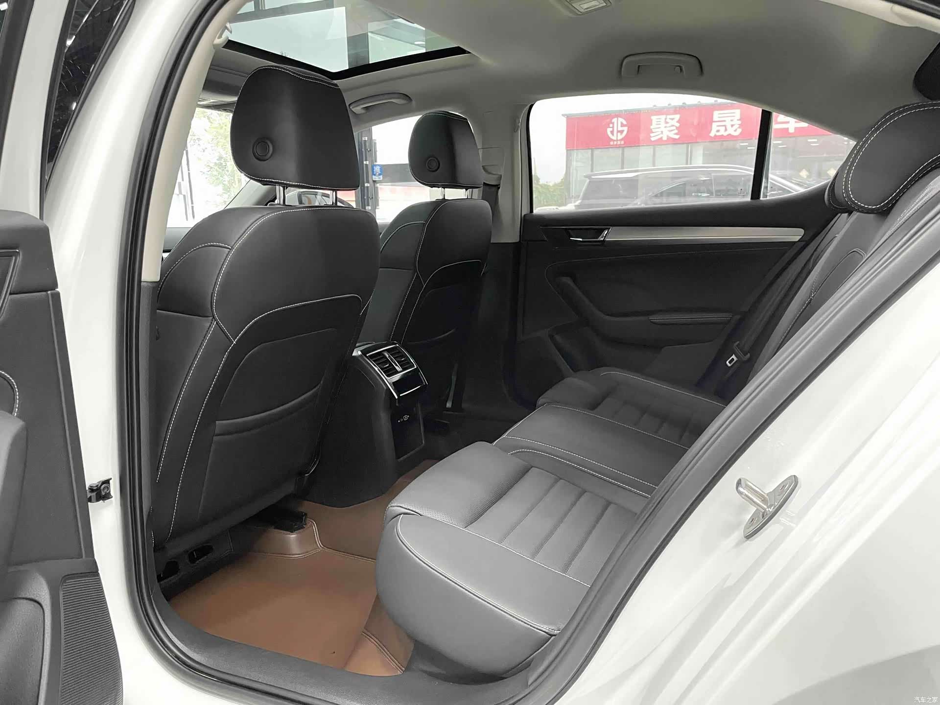 Skoda Superb, 2023 10