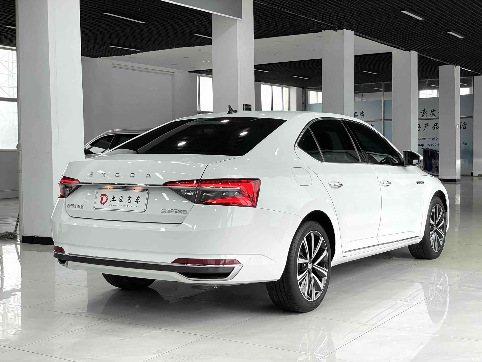 Skoda Superb, 2023 6