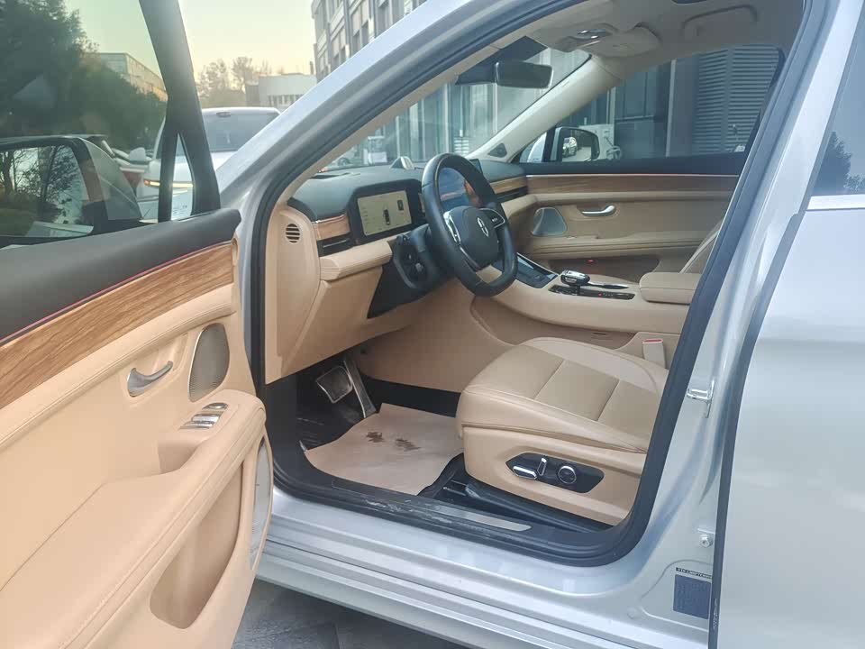 AITO Ask the world M5