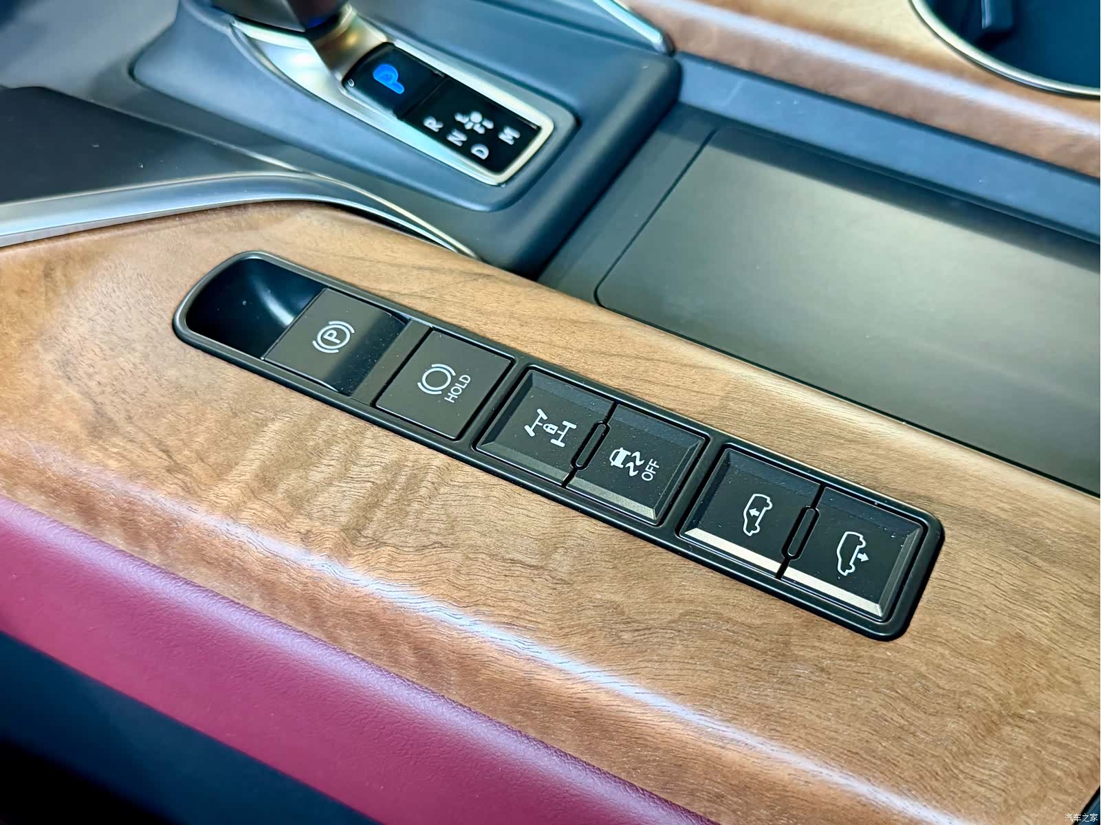 Lexus LX, 2026 11