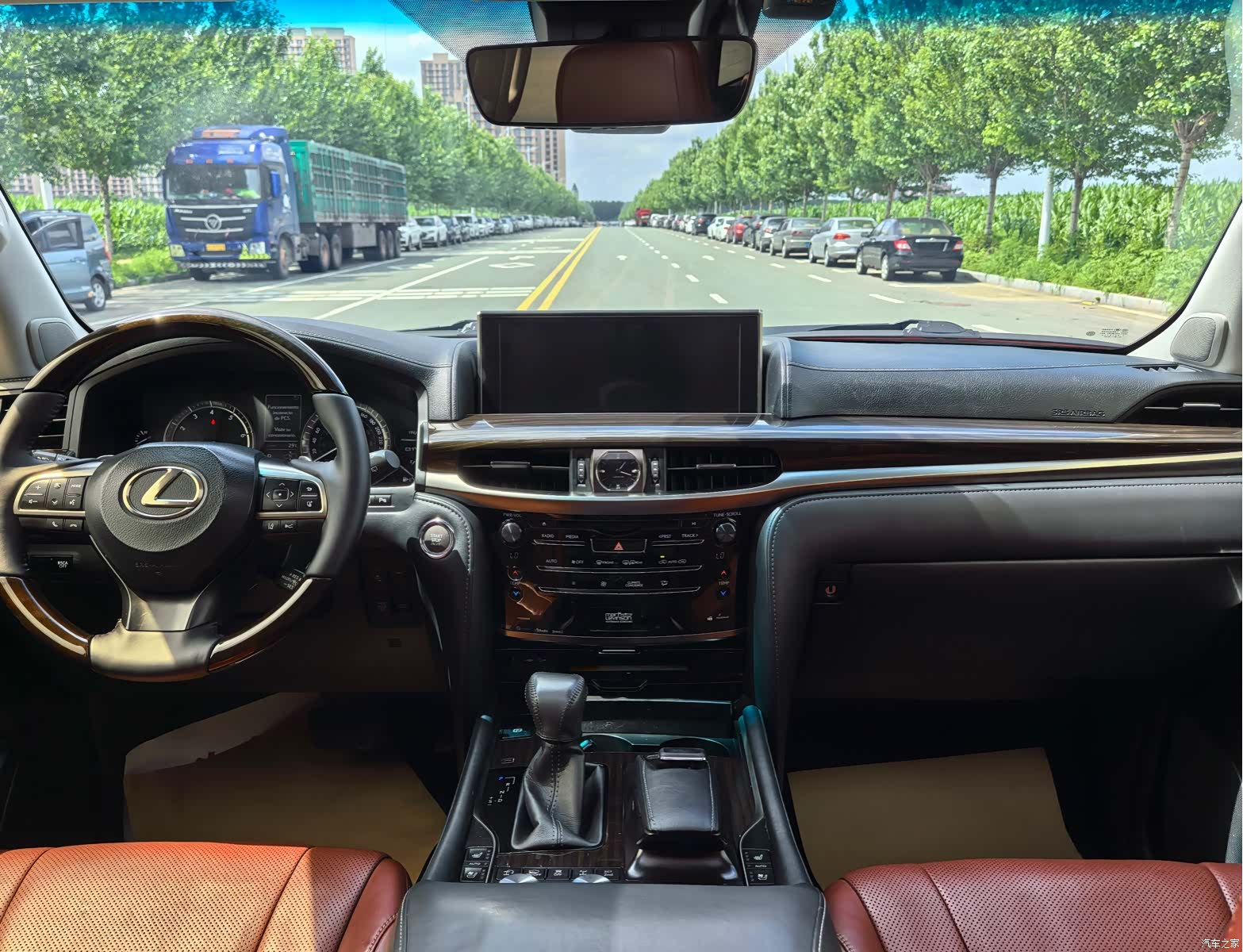 Lexus LX, 2016 8