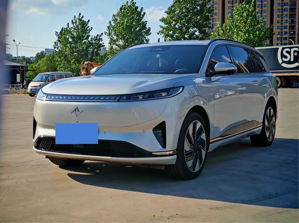Dongfeng eπ008
