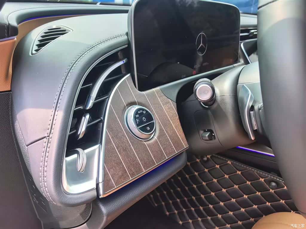 Mercedes-Benz E-Class, 2024 18