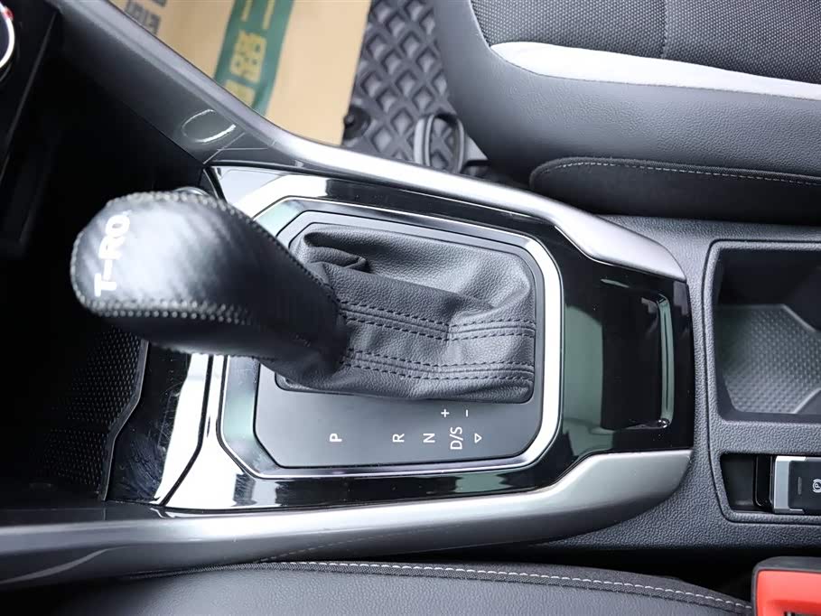 Volkswagen T-ROC exploring Songs