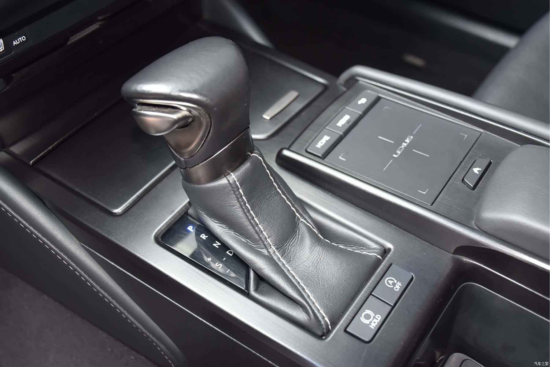 Lexus ES, 2019 9