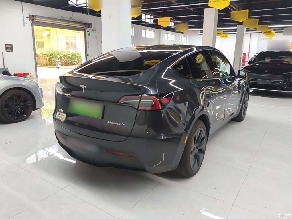 Tesla Model Y, 2024 7