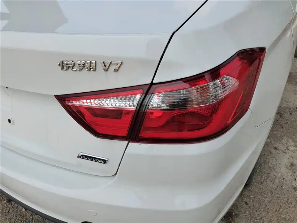 Changan Yuexiang V7