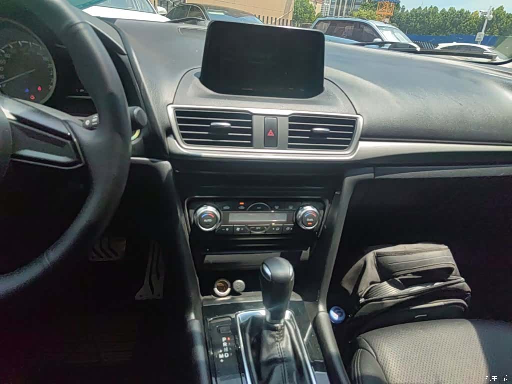 Mazda Mazda3, 2017 13