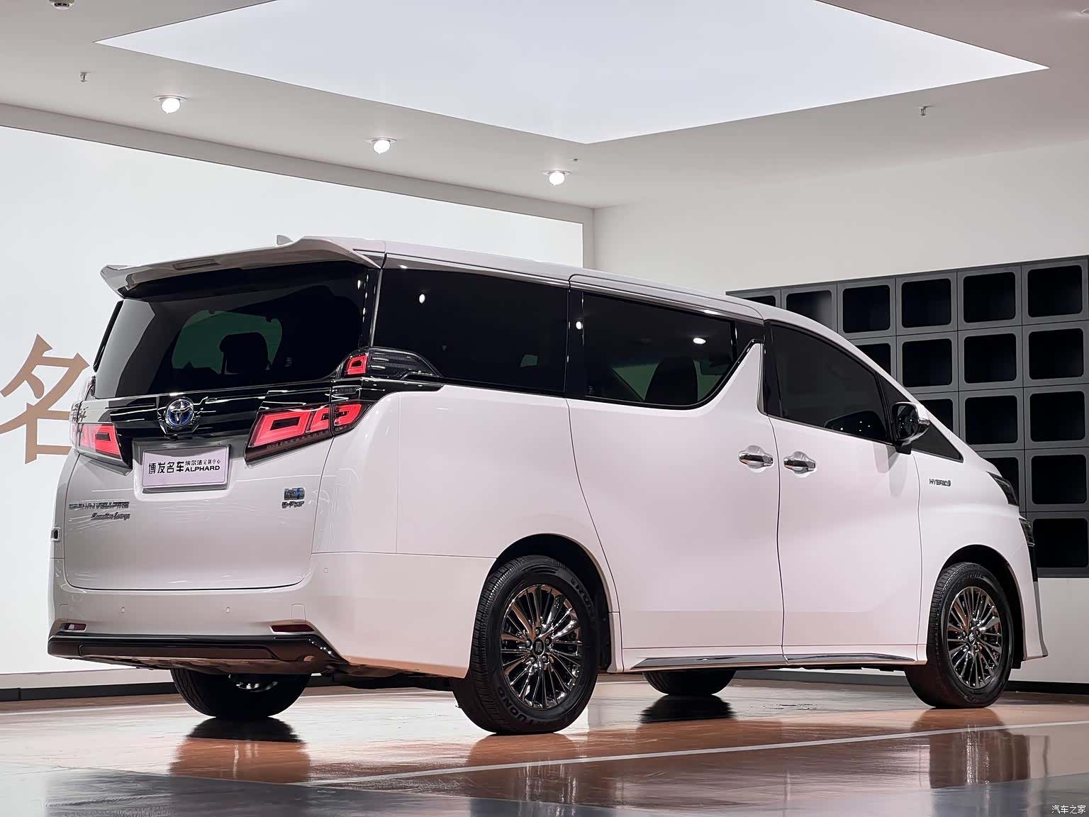 Toyota Vellfire, 2022 6